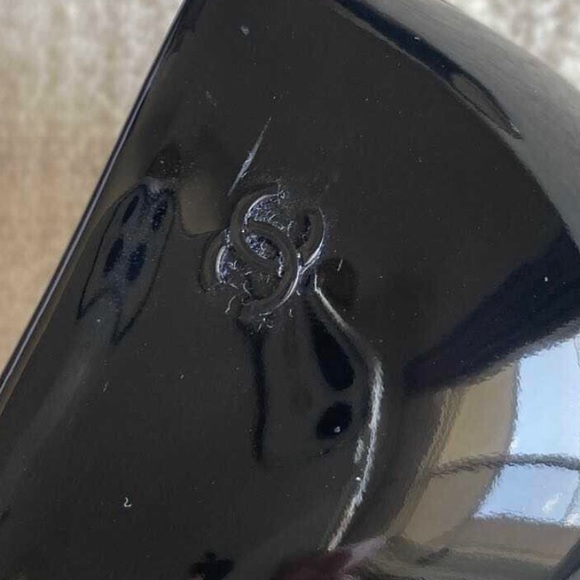 SOLD— 🤩🤩Beautiful Chanel flats 👡100% authentic and in 💖💖pristine condition 😎😎 - Picture 3 of 5